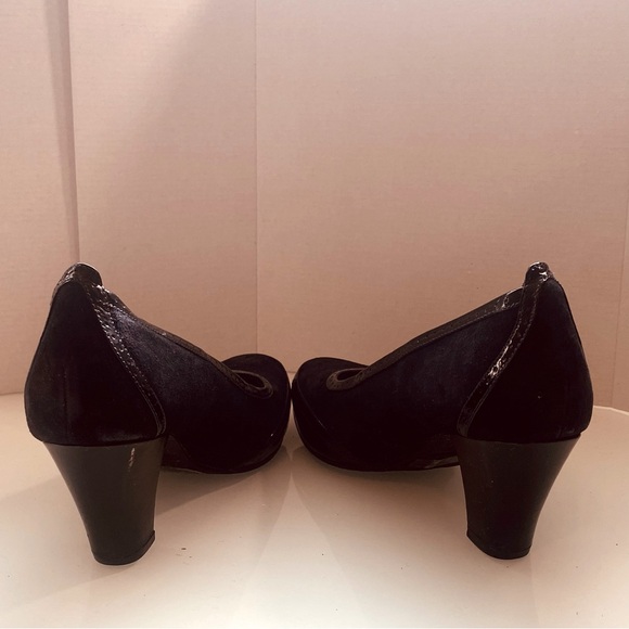 CLARKS Black Leather Sz 9M Slip on Block heels Trim Accent Comfy Career Pumps - Picture 4 of 9